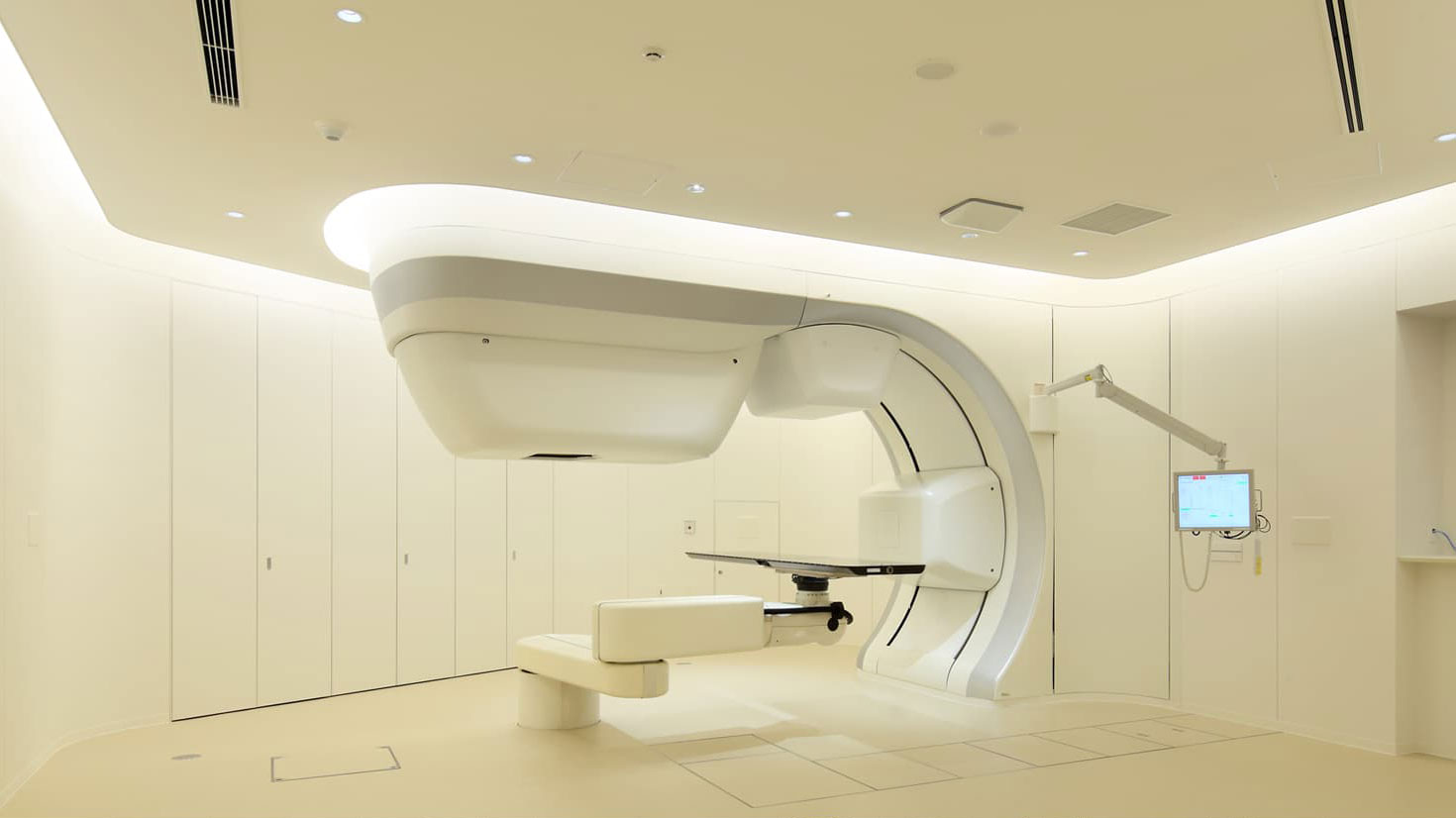 大阪重粒子線センター Osaka Heavy Ion Therapy Center